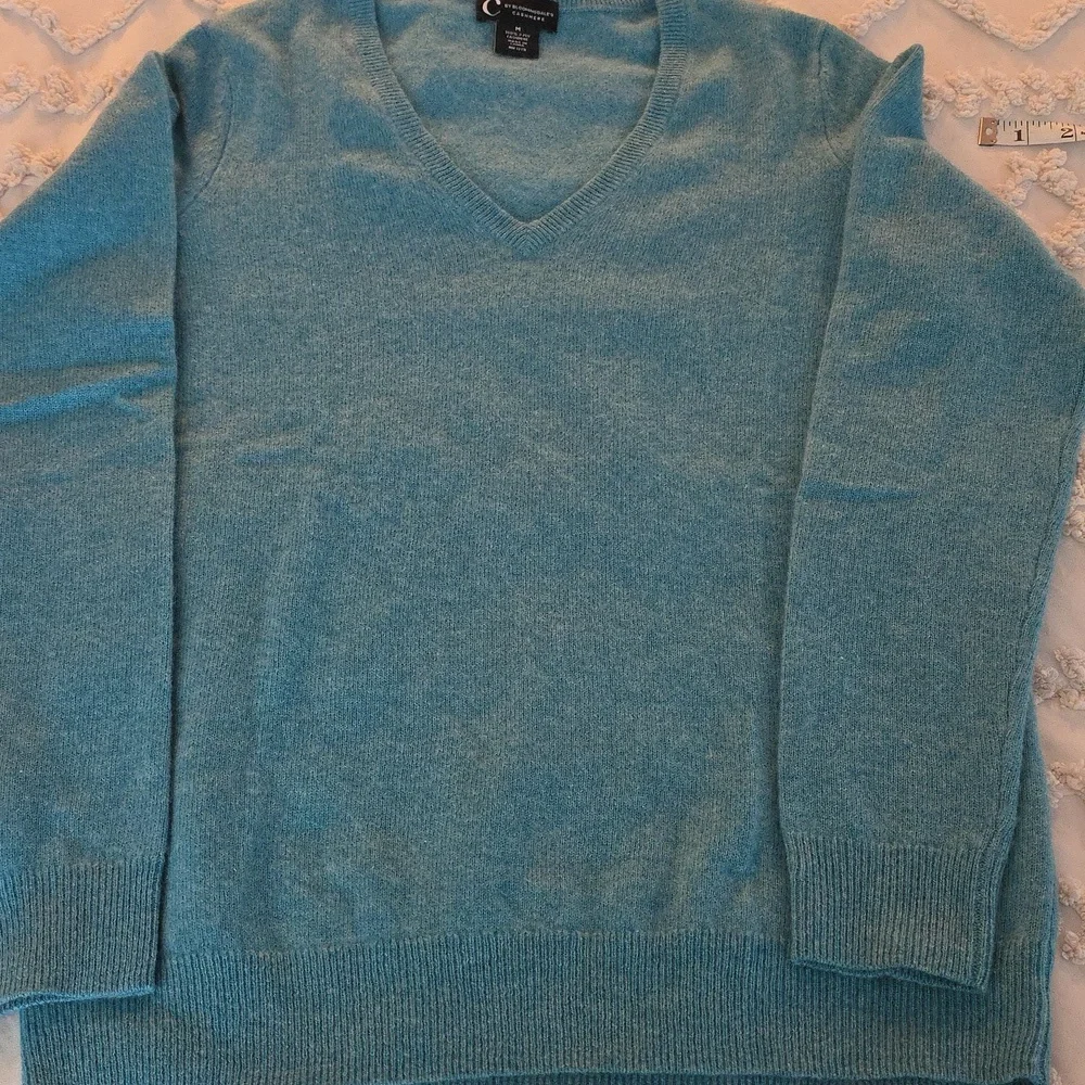 Bloomingdale's 100% marl teal colored cashmere women's v neck sweater sz med